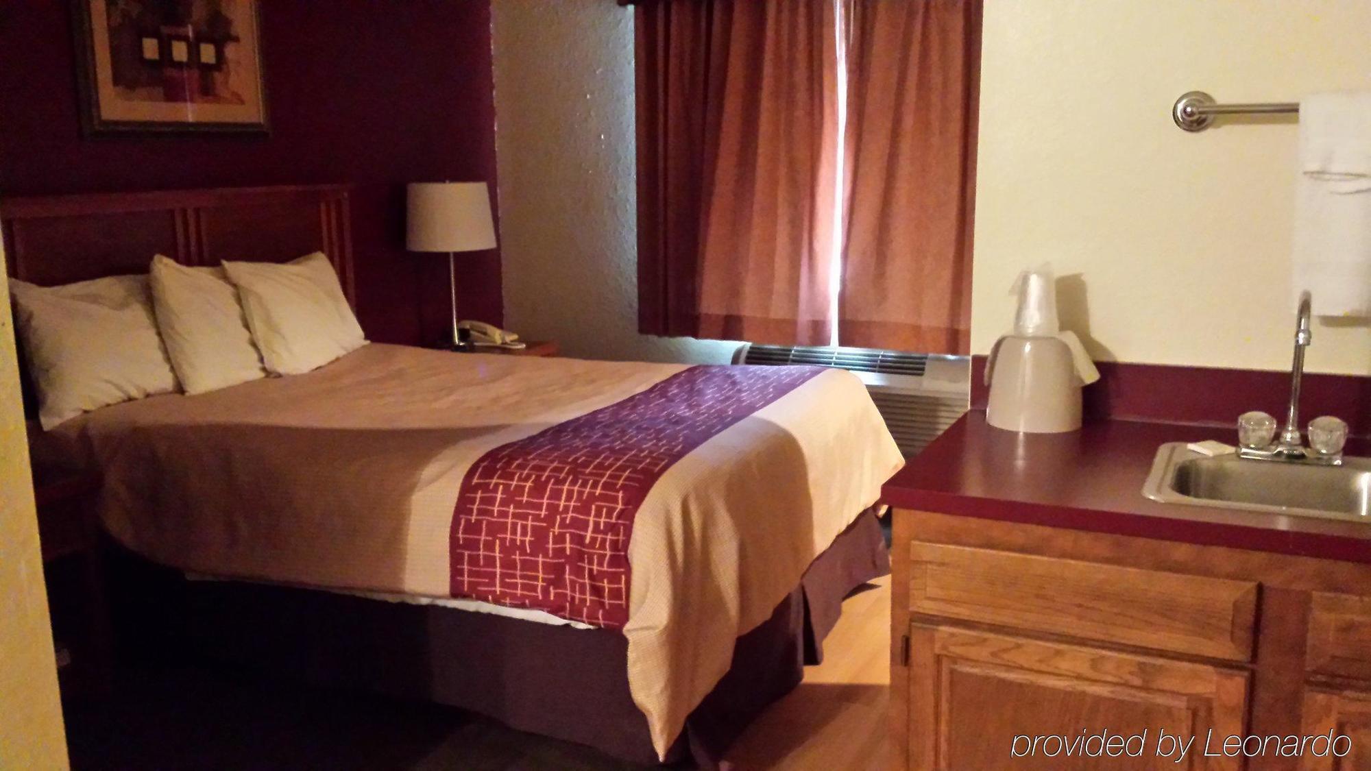 Red Roof & Omaha - Motel Council Bluffs